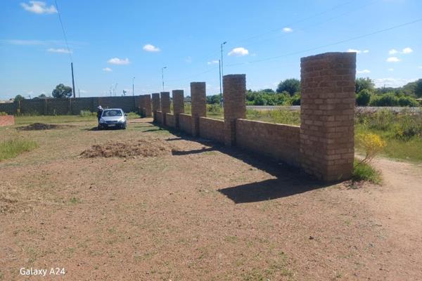 A stand available for sale in hammanskraal New eersterus. Size 2000 sqm. On the main road. Molefe Makinta 567. With security halls. ...