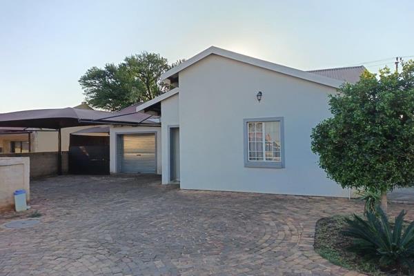 Here is a spacious and neat house of approximately 160 m2 on a stand of some 517m2 to let at a very good price in a secure complex in ...