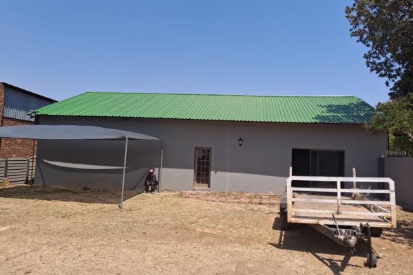 An outstanding opportunity awaits with this A-Grade 258-square-meter industrial warehouse to rent, located in Bapsfontein, a highly ...