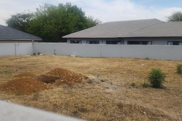 495m2 VACANT STAND FOR SALE 

ALREADY WALLED IN 

Disclaimer:
Please note that we at Jenny Johnston Property Services have taken ...