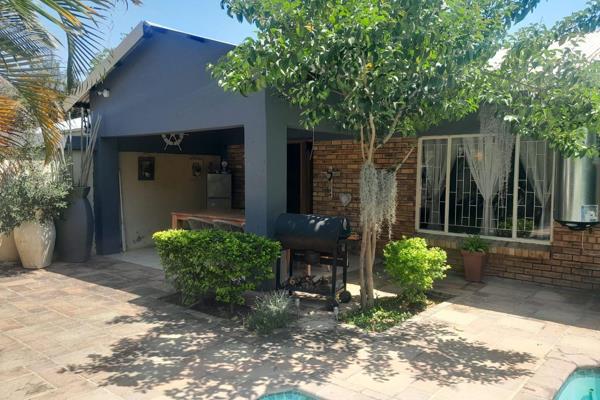 This exceptional 3-bedroom house is perfectly situated in the bustling heart of Bo Dorp, making it an ideal location for running your ...