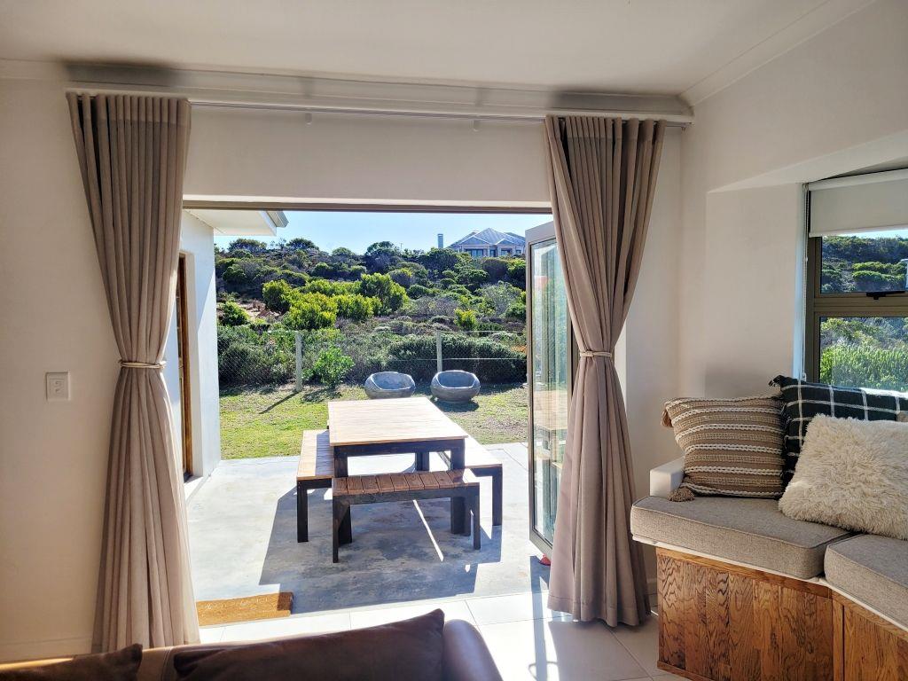 Photo of 3 Bedroom House to rent in Oceanview Heights