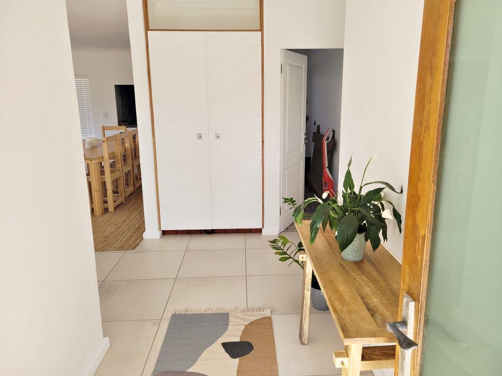 Photo of 3 Bedroom House to rent in Oceanview Heights
