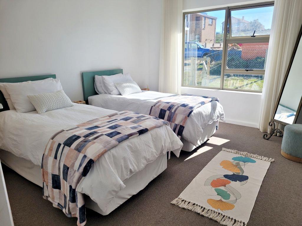 Photo of 3 Bedroom House to rent in Oceanview Heights