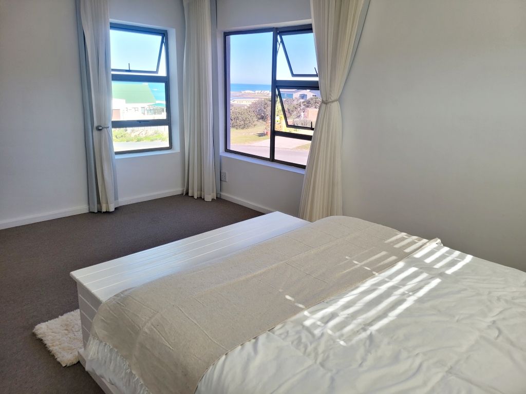 Photo of 3 Bedroom House to rent in Oceanview Heights