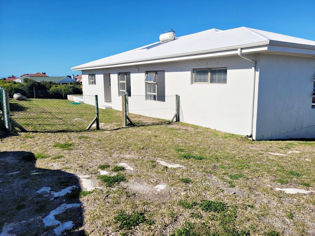 Photo of 3 Bedroom House to rent in Oceanview Heights