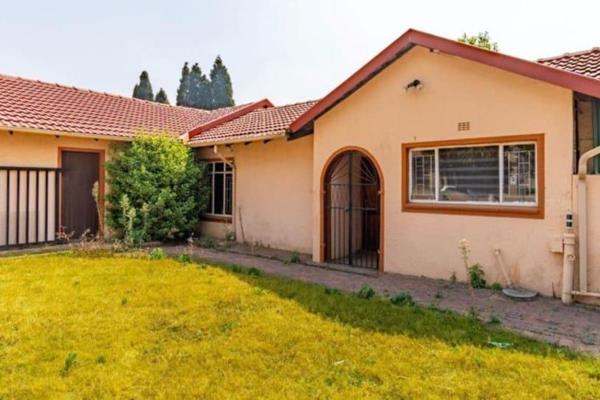 Only considering offers above r 1 950.000
Charming Five Bedroom House for sale in Glen Marais

Nestled in the serene neighborhood of ...