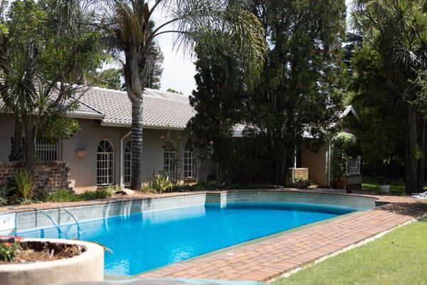 Nestled in a secure and sought after security area in the heart of Glen Marais, this is ...