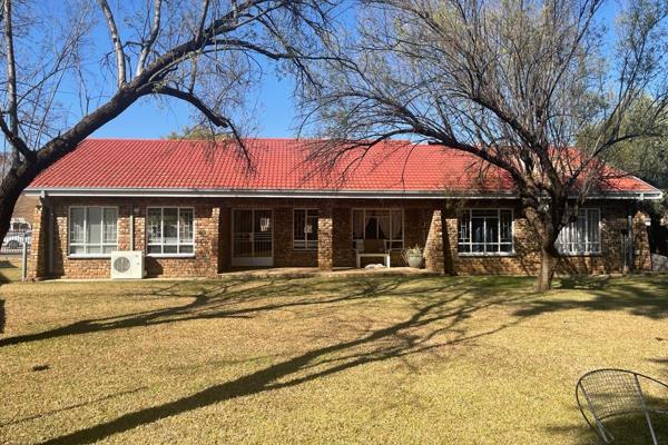 This property is located in New Town Vryburg.  Many amenities are close by, such as a local grocery shop, Pick n Pay and the Private ...