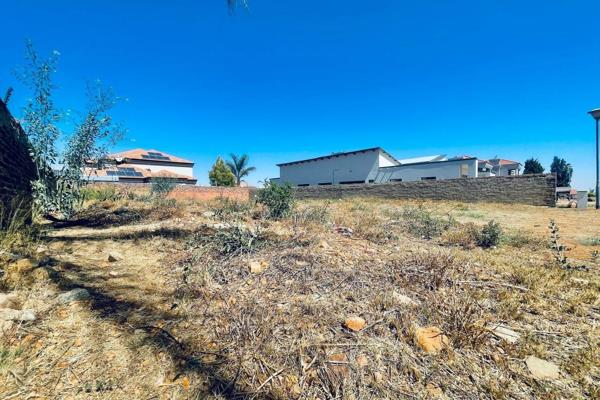 This spacious 664m2 vacant stand is situated in a prestigious security estate, offering a perfect blend of tranquility and convenience. ...