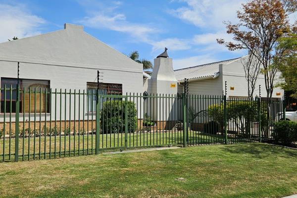 ******EXCLUSIVE MANDATE******

This property is suitable for a big or growing family, situated in a quiet street in Langerug.

Key ...