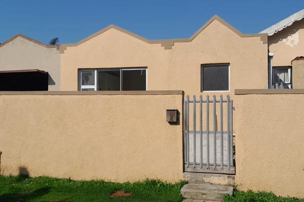 1 Bedroom Granny Flat Apartment in De Tuin, Brackenfell.

Available 1 November or slightly sooner

The apartment consist of the ...