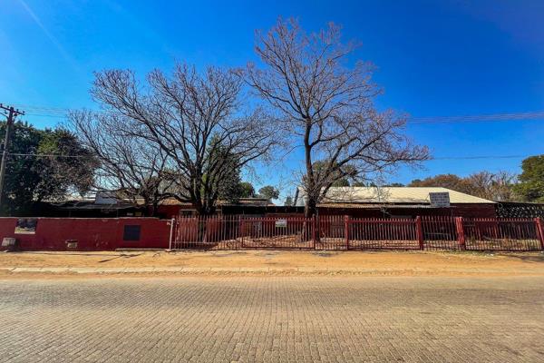 An on-site property auction presents an exciting opportunity to acquire a &#177; 5710m&#178; Business 1-zoned premises in the Nylstroom/Modimolle area. The property features a variety of structures, including a tavern, stores for ...