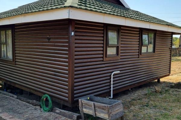 Bedroom Cottage Available in Carlswald AH

If you like quiet , peaceful living this cottage is for you

Plot has other cottages ...