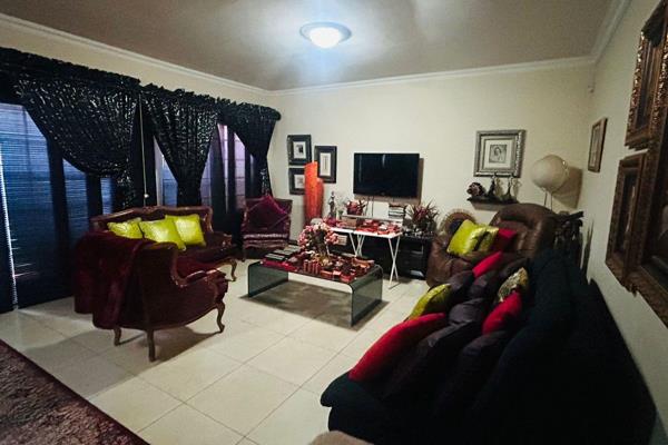 Spacious 4-bedroom duplex townhouse in a secure complex in Mokopane central TO RENT.

This duplex townhouse offers a spacious open-plan ...