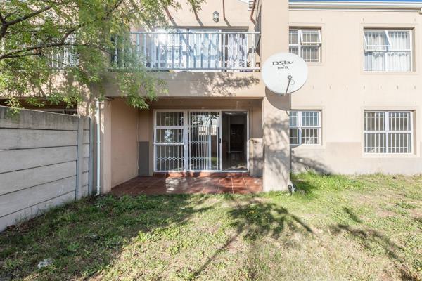 This spacious 3-bedroom, 1-bathroom ground floor apartment in the heart of Parklands is ready for you to make it your own. With just a ...