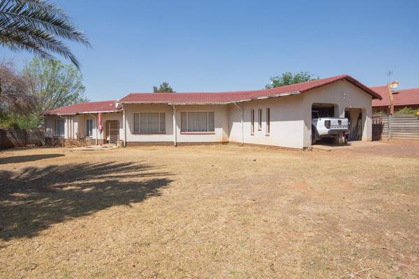 Nestled in a prime location in the heart of Bergsig, this stunning home offers a serene retreat for those seeking calmness and comfort. ...