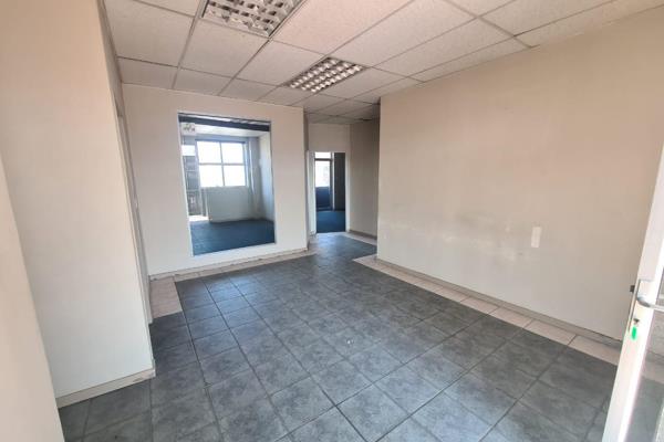 Discover this excellent 100m2 office unit, located within a secure gated business park in the sought-after Marconi Beam Industria. The ...