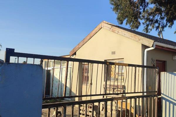 Welcome to your new Home
Kid Friendly home - It is situated right opposite a park.
2 bedrooms, family bathroom. Large living space ...