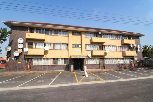 View by Appointment: Convenient living in small well-run complex of 20 flats.
Easy walk ...