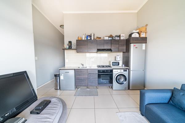 SLEEK, CONTEMPORARY &amp; COZY 1 BEDROOM APARTMENT IN FOURWAYS

[On show by appointment on Wednesdays 2pm - 5pm, contact for ...