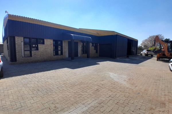 This industrial property features a large solid sliding door, allowing easy access for large vehicles and machinery. The spacious yard ...