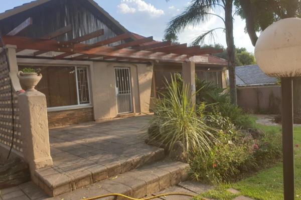 Linden Road.  Close to Melrose Arch. 
House.  Bramley.

Private Garden.  Pet ...