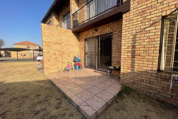 This charming face brick Ground-fFoor unit in Jetpark offers the perfect blend of convenience and low-maintenance living. 

The ...