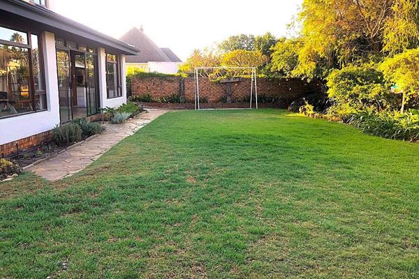 This stunning two-story home is in the heart of Milnerton proper. It will impress you ...