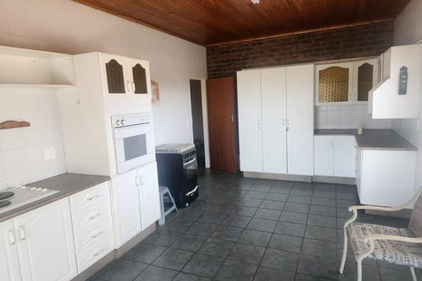 ** Situated in tranquil settings and is ideal for people that enjoy peace and quiet.
**  This spacious cottage/apartment offer:
- 2 ...