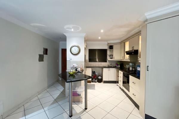 Lock-up &amp; go apartment, in a prime location in Jeffreys Bay, offering an excellent blend of luxury, convenience, and ...