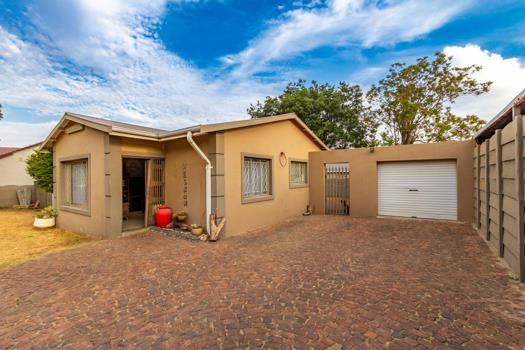 4 Bedroom House for sale in Beyers Park