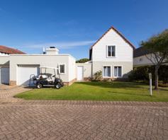 Townhouse for sale in Keurboomstrand