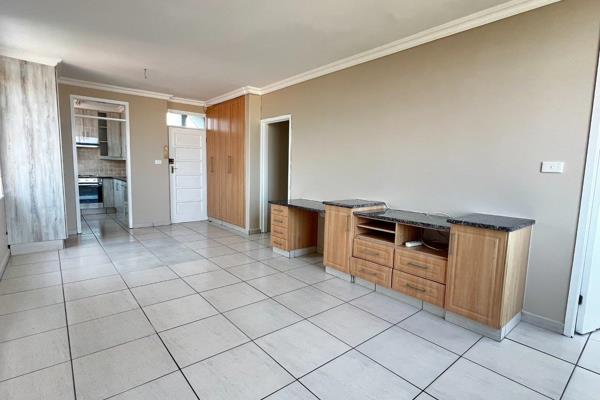 Just Move In ! Sea &amp; City Views !

Beautiful 2 and a Half bedroom, 1 bathroom apartment with stunning views over Durban.

2.5 ...