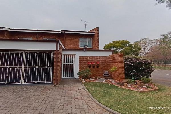 Welcome to this stunning 3-bedroom, 2-bathroom house in Flora Gardens, Vanderbijlpark.

 This home boasts an inviting open-plan living ...