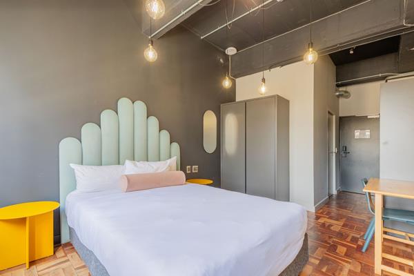 Stylish Studio Apartment in Cape Town City Centre!

This stunning studio apartment, nestled in the heart of Cape Town&#39;s vibrant ...