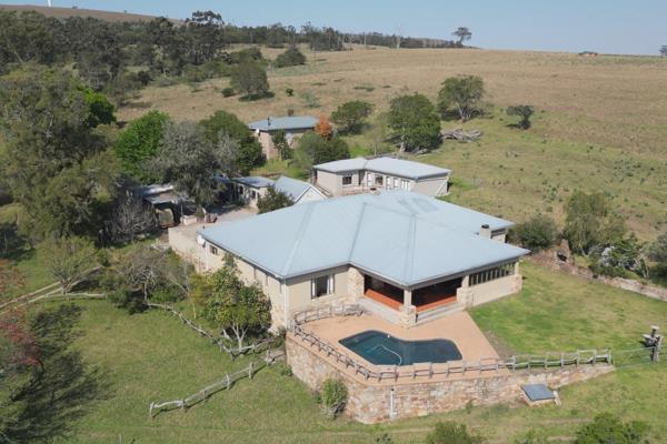 Beautiful registered Buffalo Breeding farm located close to Grahamstown, just 40min away from Kenton-on-Sea.
The main homestead consist ...