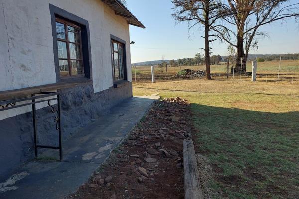 3 Houses and Strong Boreholes, with Storerooms, Workshops, Silo&#39;s and irrigation systems in place.

Ideal to start farming with ...