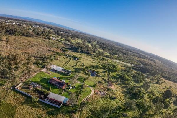 Discover your own haven of peace with this 12-hectare farm, perfect for a variety of agricultural ventures such as cattle, horses ...