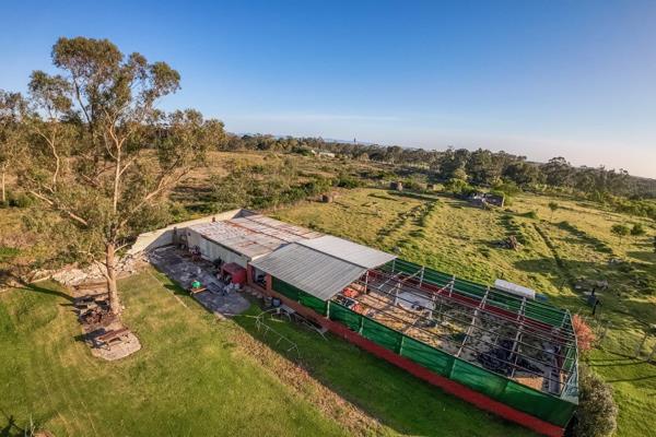 Discover your own haven of peace with this 12-hectare farm, perfect for a variety of agricultural ventures such as cattle, horses ...