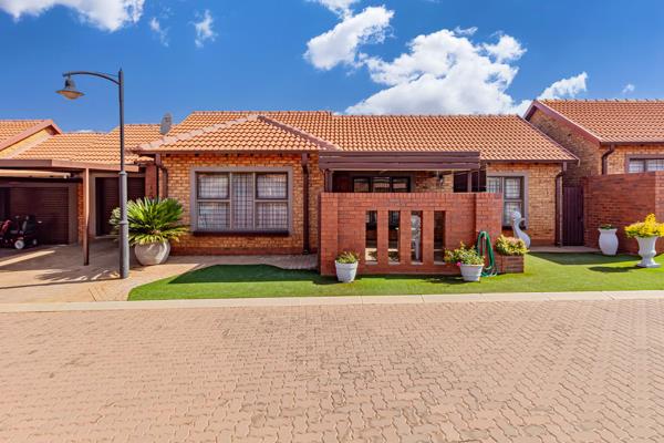 Exclusive mandate / New on the market:

This property in the Wilgers Aftree Oord offers two bedrooms and two bathrooms. 

An open plan ...