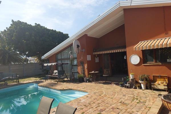 This stunner includes:

4 bedrooms
1 family bathroom (2 en-suites)
Indoor braai &amp; entertainment area
Large lounge 
Swimming ...