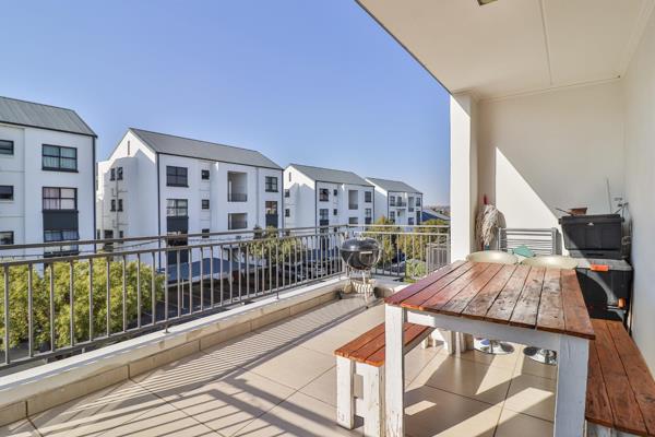 THE PERFECT LOCK UP AND GO - STUNNING APARTMENT, EXCELLENT CONDITION AND A GREAT OPPORTUNITY 

Welcome to Greenstone Ridge.  This ...