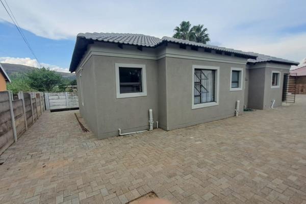 In Daspoort Estate, a 3-bedroom house is available featuring the following amenities:

- Bedrooms:
3 spacious bedrooms, ideal for ...