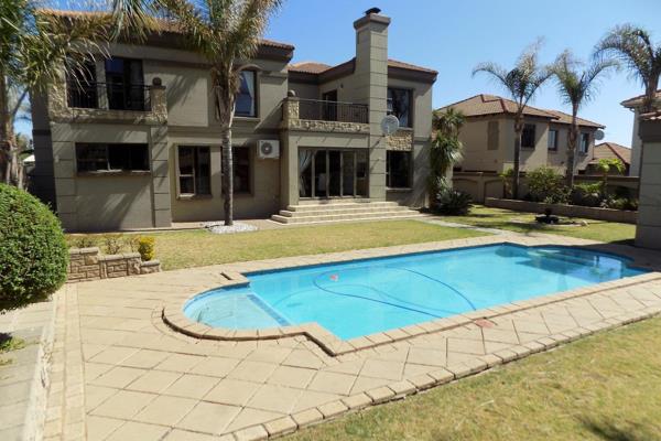 This impressive 4-bedroom house in Sonneveld Estate, Brakpan, offers a blend of modern ...