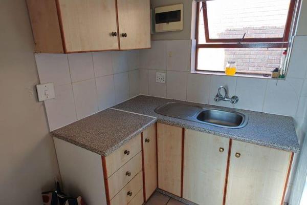 1 Bedroom first floor apartment to rent.

Open plan tiled kitchen with built-in cupboards and washing machine point. (No ...