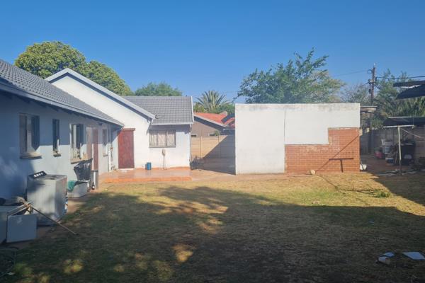 Investment property for sale in Noordwyk, Midrand 

Consists of 14 cottages, all en-suite, with their own geyser and prepaid meter ...