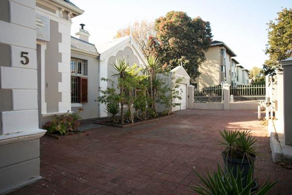 Located in the heart of Rondebosch, the spacious Victorian architectural house is ...