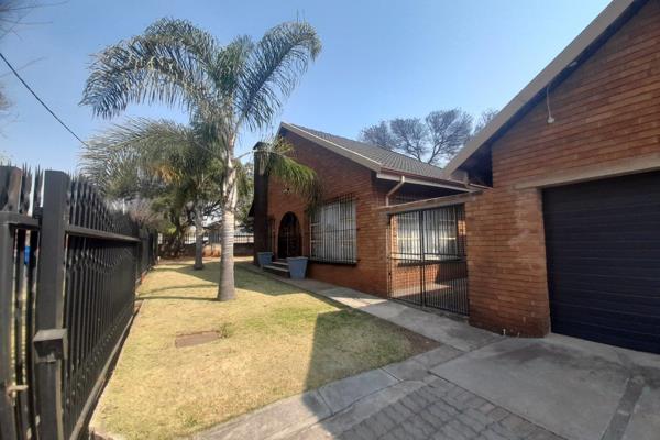 This is a must-see!!! Beautiful 3 Bedroom,2 Bathroom House in Brakpan central.

This modern home offers a comfortable and stylish ...