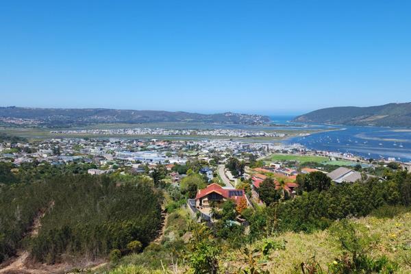 This stunning 810m&#178; north-facing vacant stand, situated in the prestigious Knysna ...